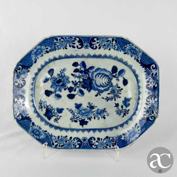 Travessa porcelana China, decor. flores, período Qianlong, séc. XVIII
