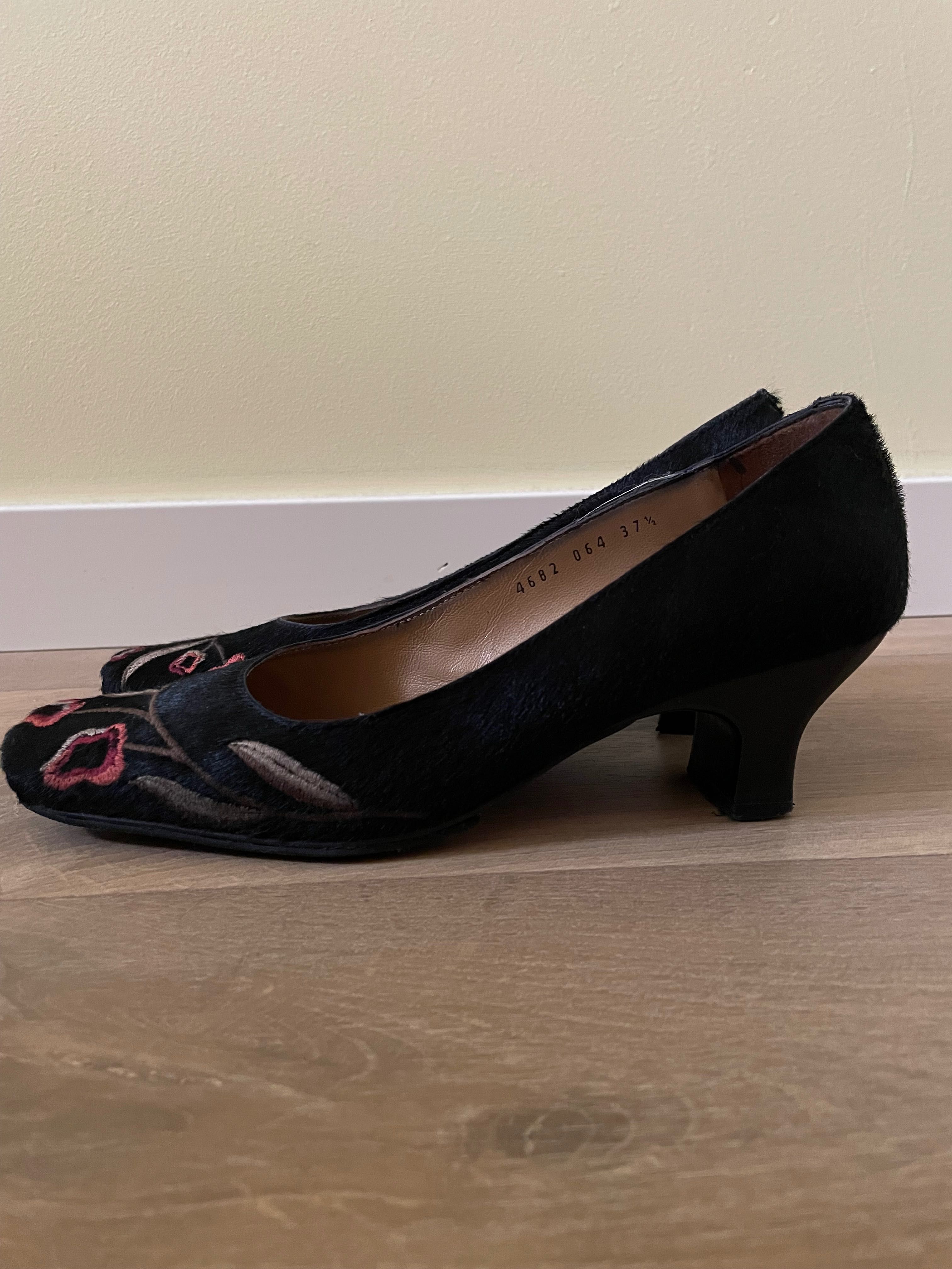 Sapatos de senhora Jaime Mascaró bordado 37,5 em pele e pêlo