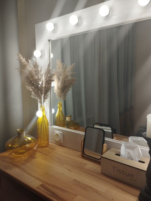 Стіл для бровіста,візажиста,гримериний стіл