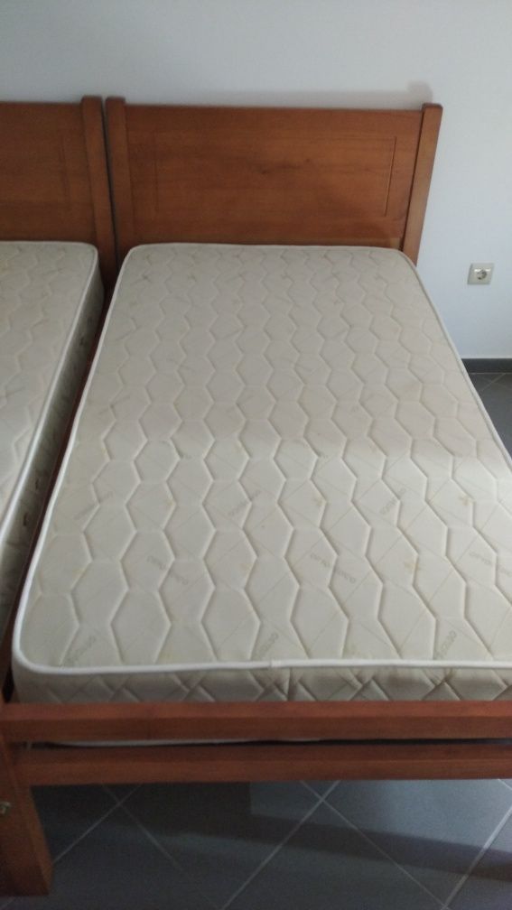 Cama de solteiro com colchão