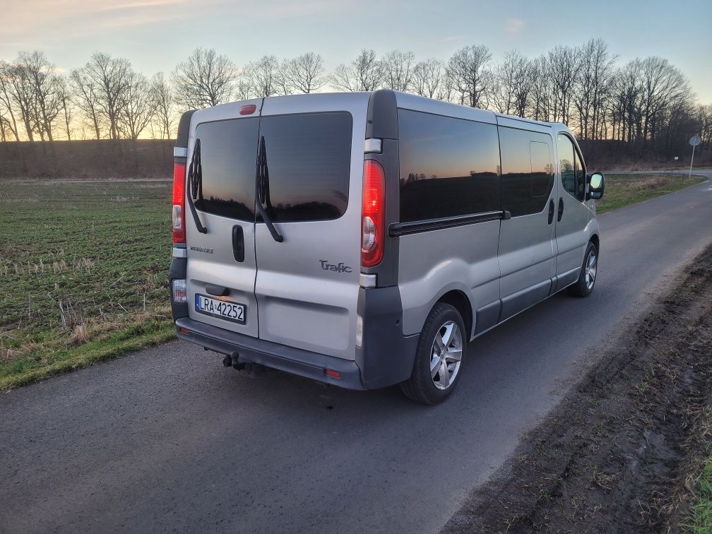 Renault Trafic 2,5 dci long 9 osób