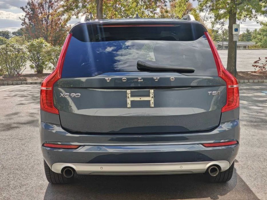 Volvo XC90 T5 Momentum 7-Passenger      2018