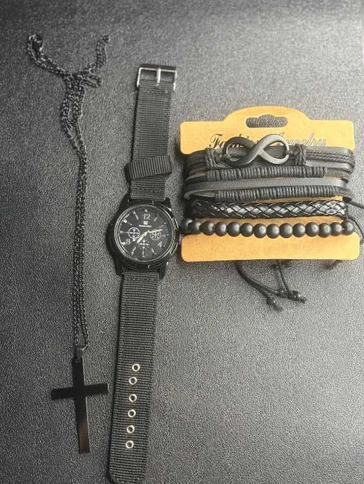 Zestaw męskich dodatków - zegarek, naszyjnik i bransoletki