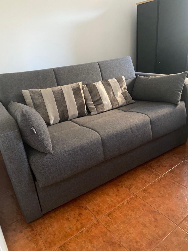 Sofa-cama cinzento