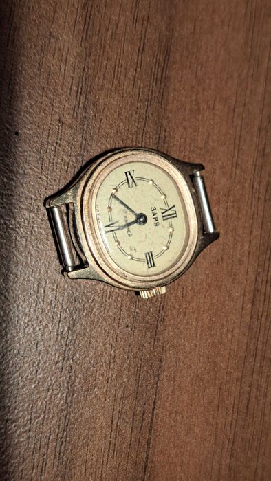 Stary pozłacany rosyjski zegarek Zaria