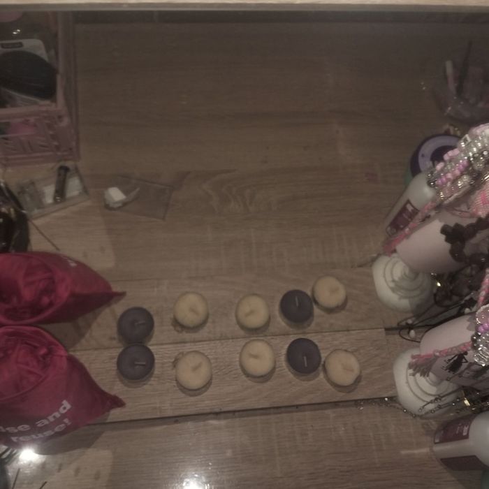 Pilne Mam na sprzedaż toaletke wraz z krzesłe można bez krzesła