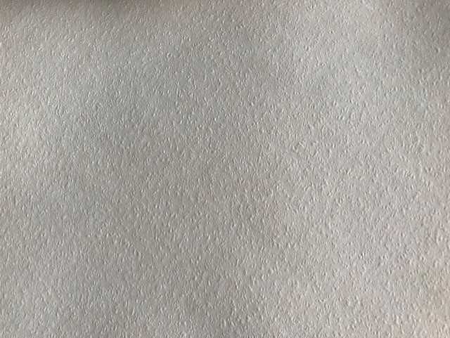 2 rolos de papel de parede (1 liso + 1 tiras)