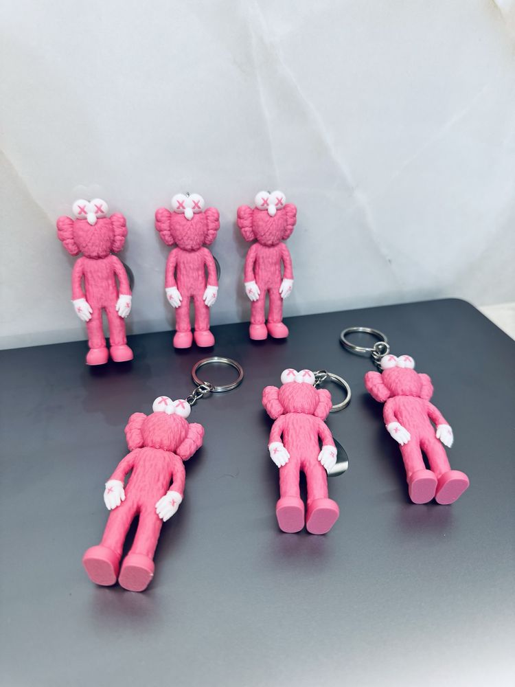 Брелок беззубик нічна фурія kaws bmw keychain 3д