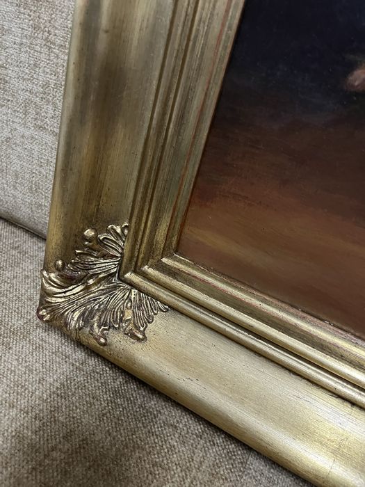 Quadro com moldura dourada