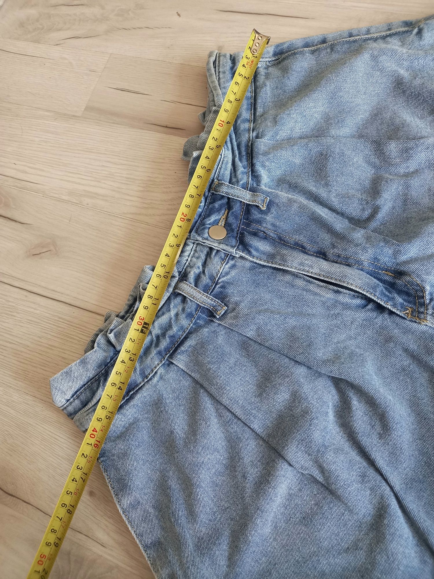 Krótkie jeansowe spodenki damskie shein 42