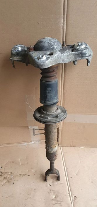 Amortyzator prawy przód przedni prawy Skoda Superb I