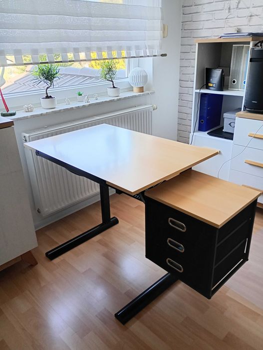 Biurko kreślarskie stolik z regulowanym blatem dla architekta malarza