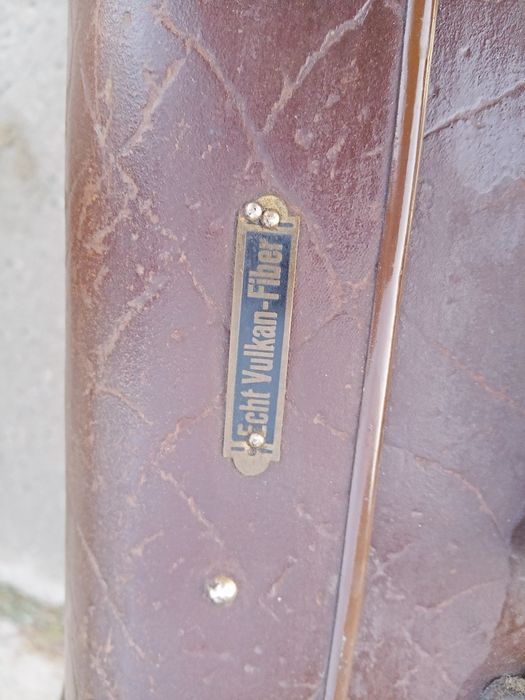 Старовинна валіза в ретро стилі