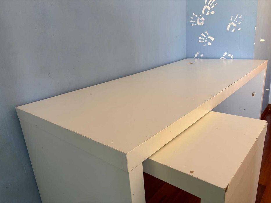 Secretária branca de madeira