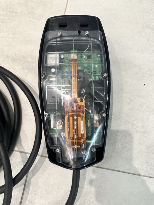 Зарядка Tesla Wall Connector Gen 3, не працює