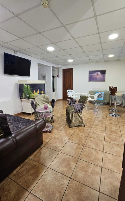 Гончара,28. Приміщення 42кв.м. під студію танцю або спортивну секцію.