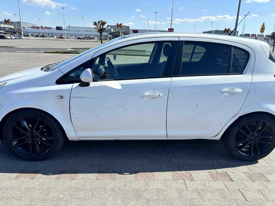 Opel Corsa 1.4 Benzyna 2011 rok
