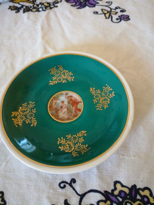 Тарілки, розетки, блюдця