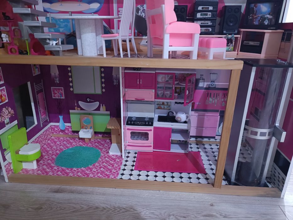 Duży domek dla lalek