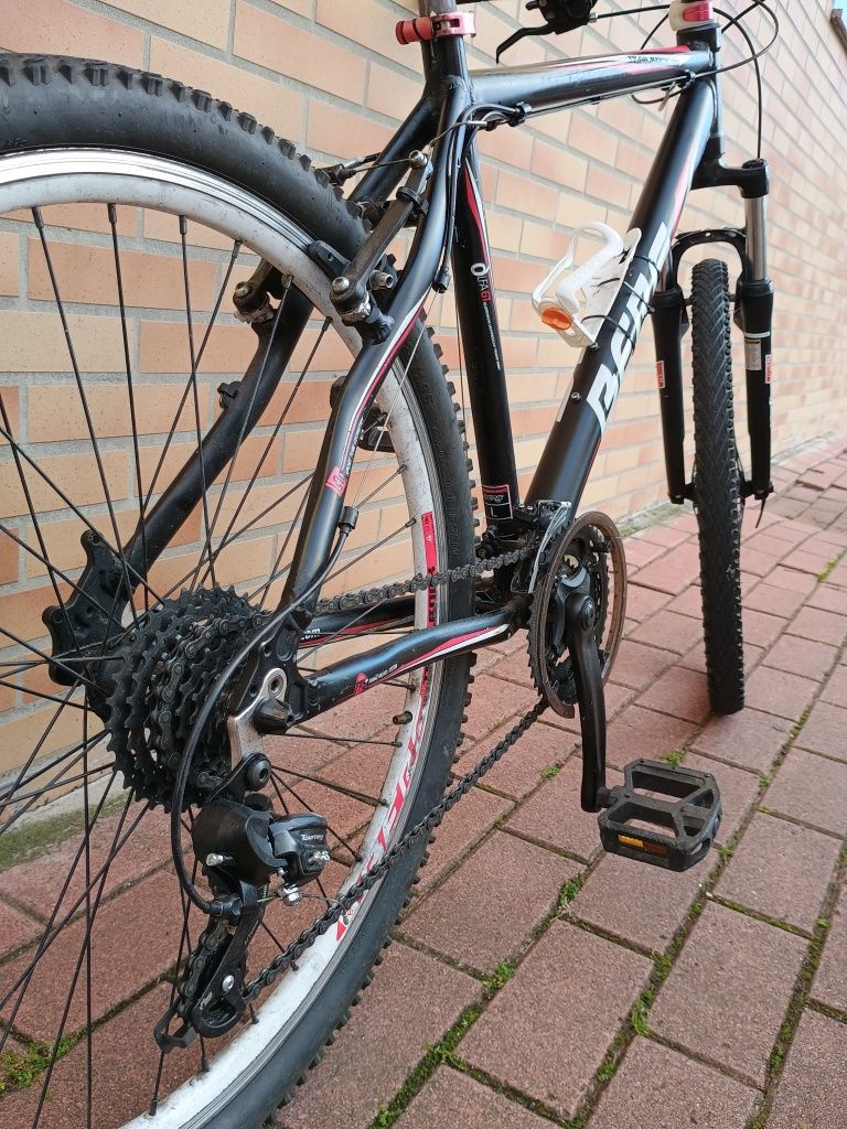 Bicicleta BERG Trail rock -  c/suspensão e 8 mudanças
