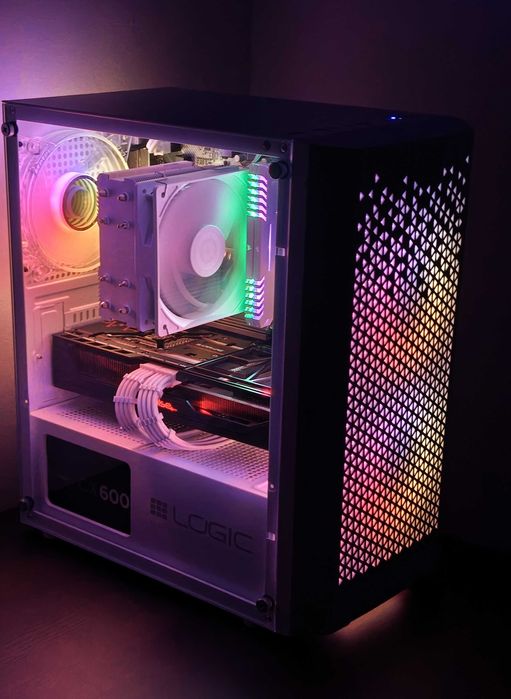 Ryzen 5 3600, RX Vega 56 8GB, 16GB RAM, SSD - komputer do gier z RGB