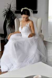 Biała suknia śluba z koronkową górą