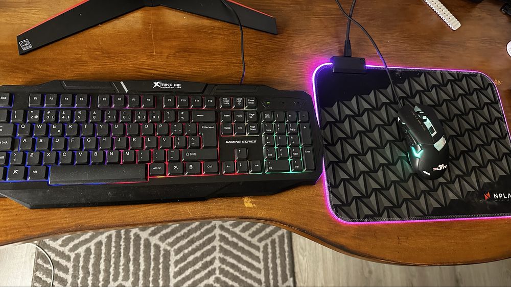 Taclado, Rato e Mousepad Gamer (tudo por 15€)