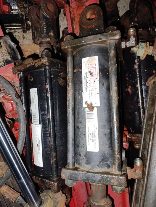 Продам нові та робочі гідроциліндр хтз,.