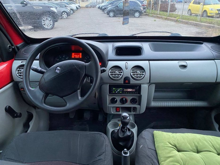 Renault Kangoo ne farbovana