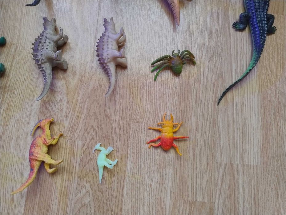 Набір динозаврів павуки крокодил 16 резинові тверді м'які