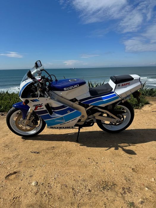 Suzuki RGV  250