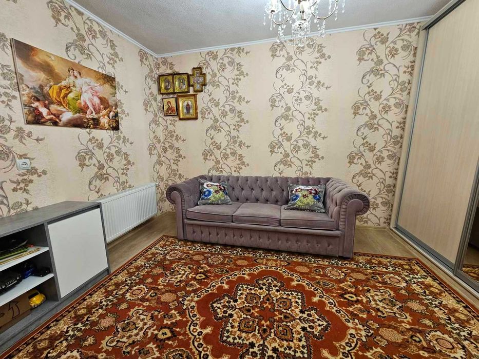 Продаємо  гарну частину будинку з окремим двором на Мальованці