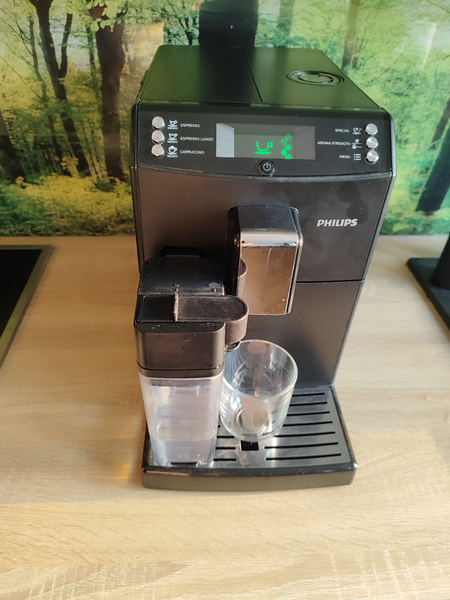 Ekspres do kawy Philips HD8834 z karafka do latte, stan bardzo dobry.