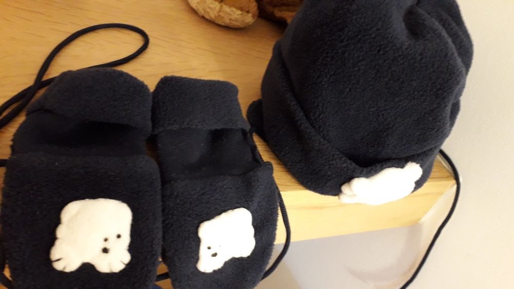 Gorrinho com luvas 10/24 meses