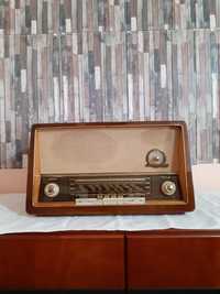 Rádio  antigo em funcionamento