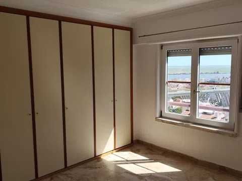 Apartamento T2 com parqueamento e elevador Vila Franca de Xira