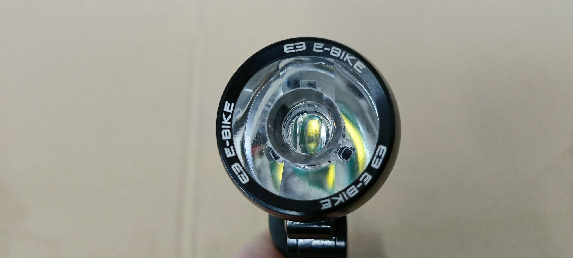Przednia Lampka Supernova E3. Bardzo Mocna.