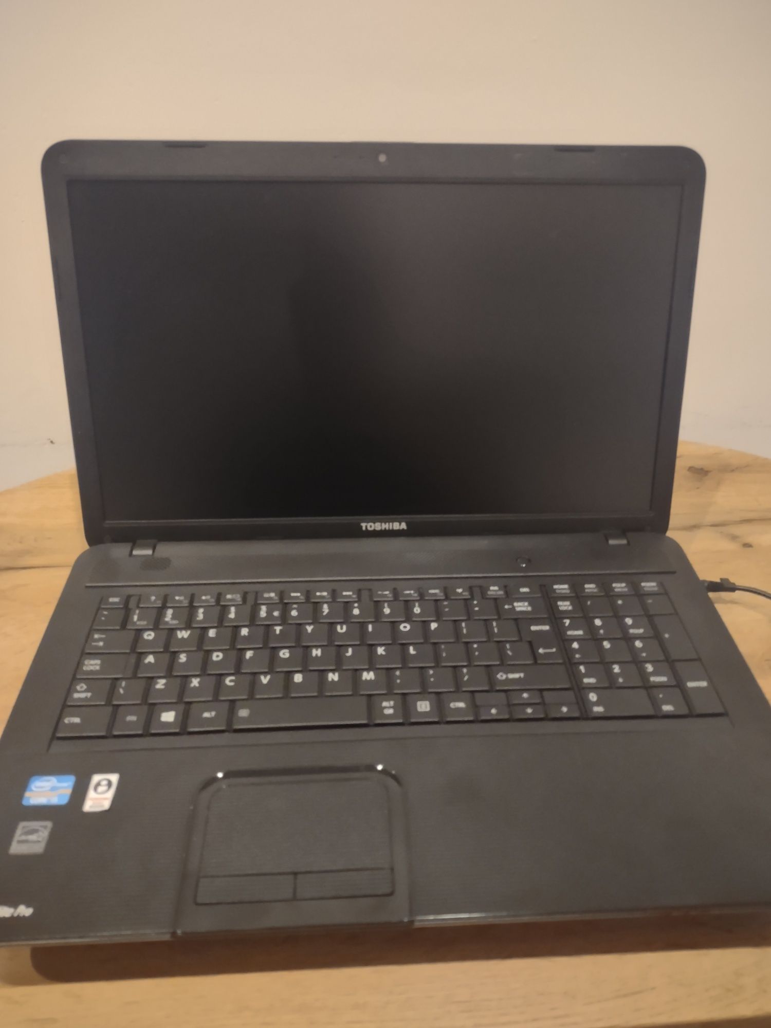 Laptop Toshiba Satelitę PRO i5 17 cali Windows 10
Acer aspir
AMD A8-64