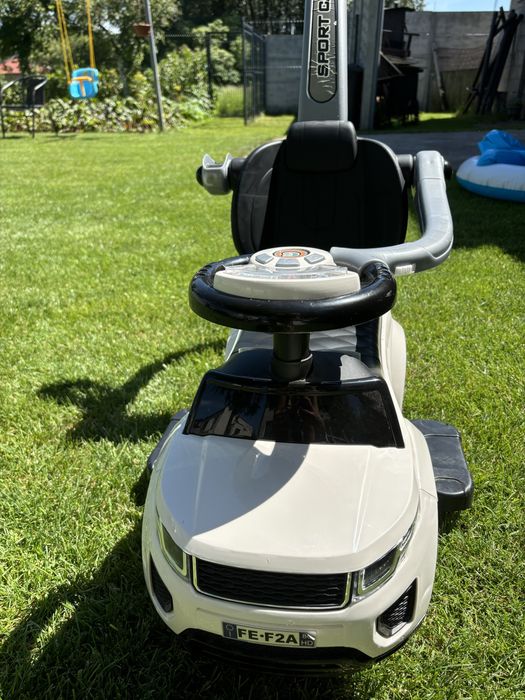 samochod pchacz bialy