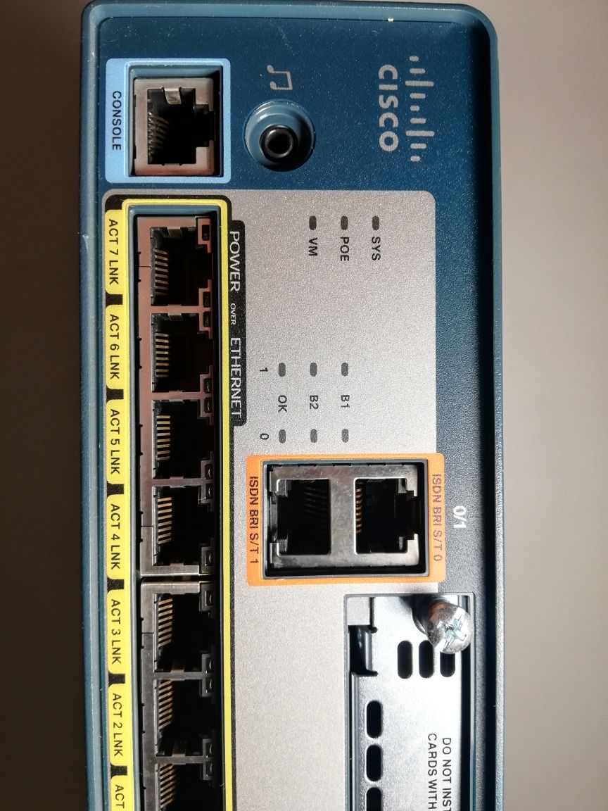 Cisco Unified 500 Series Model: UC520-16