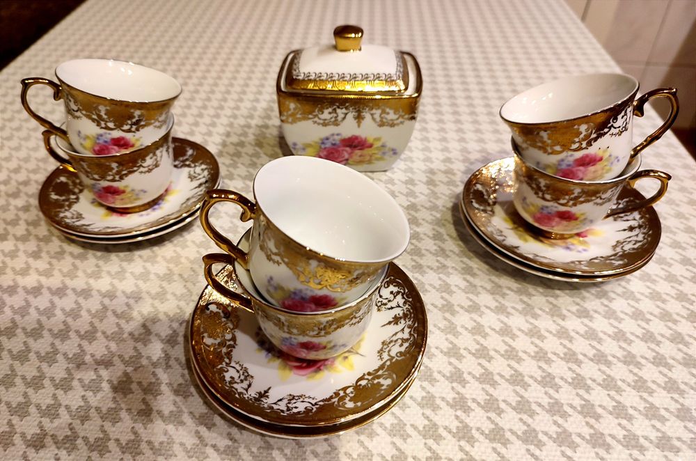 Витончений кавовий сервіз на 6 персон. Вироблено і привезено із Італії