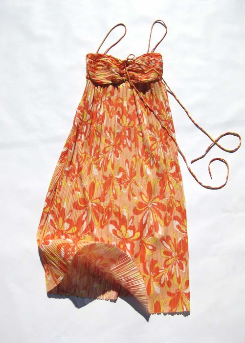 Красивое яркое оранжевое цветочное миди платье плиссе ZARA