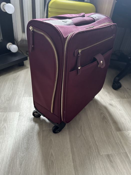 Чемодан дорожний