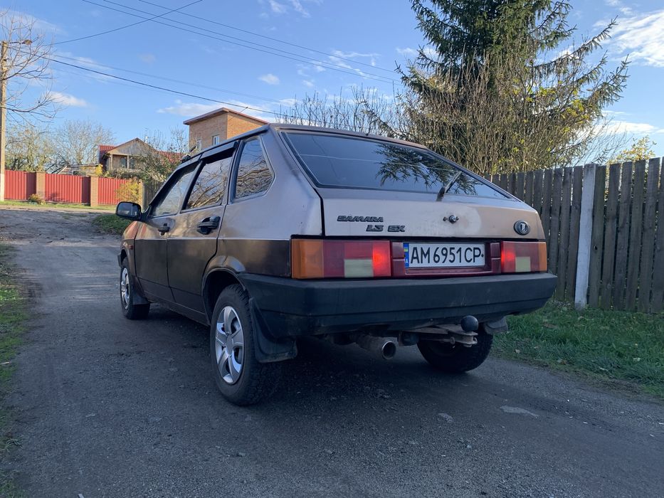Продам автомобіль в дуже хорошему стані на ходу більш детальніше по тл