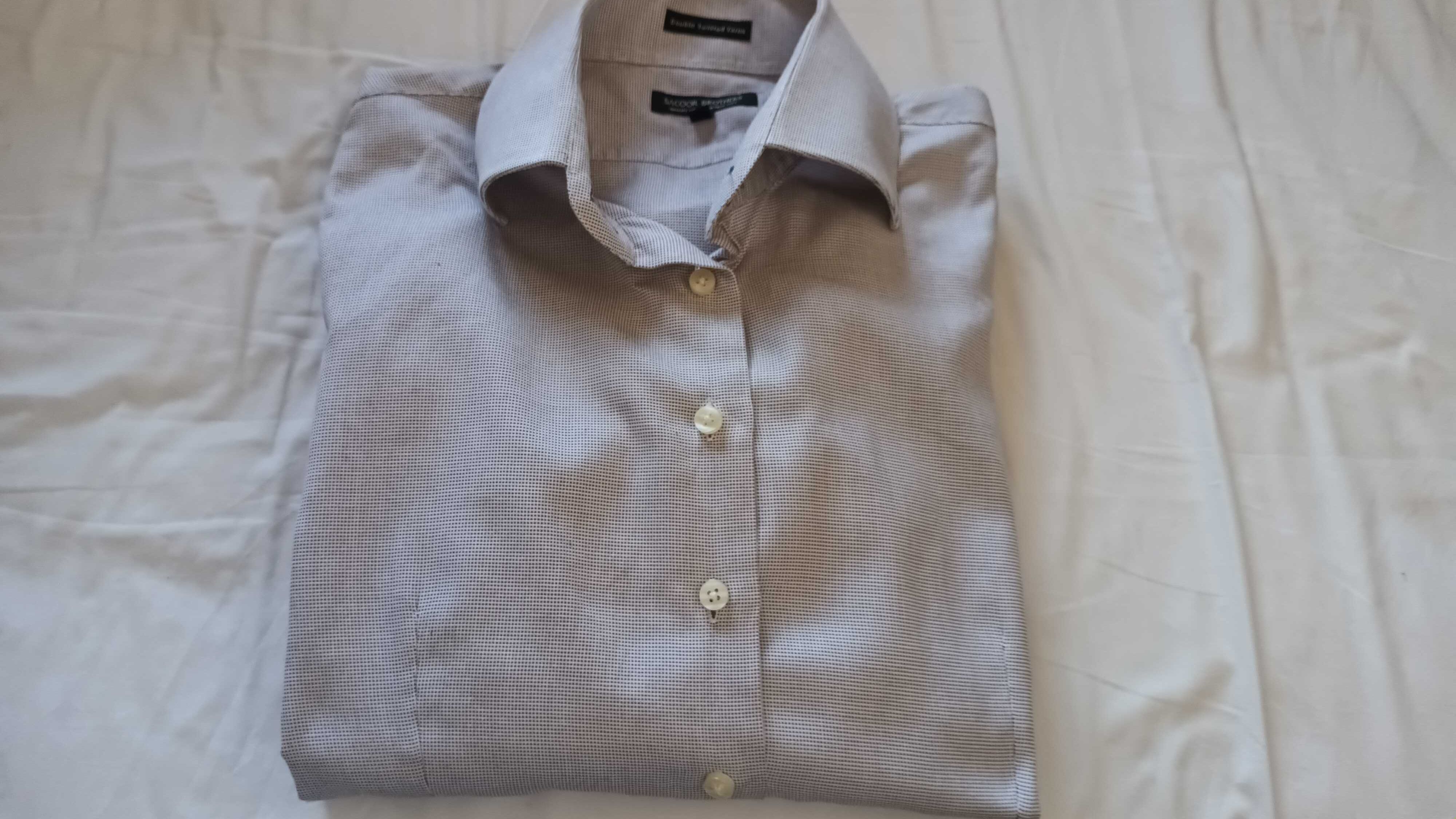 Camisa em branco e castanho da Sacoor