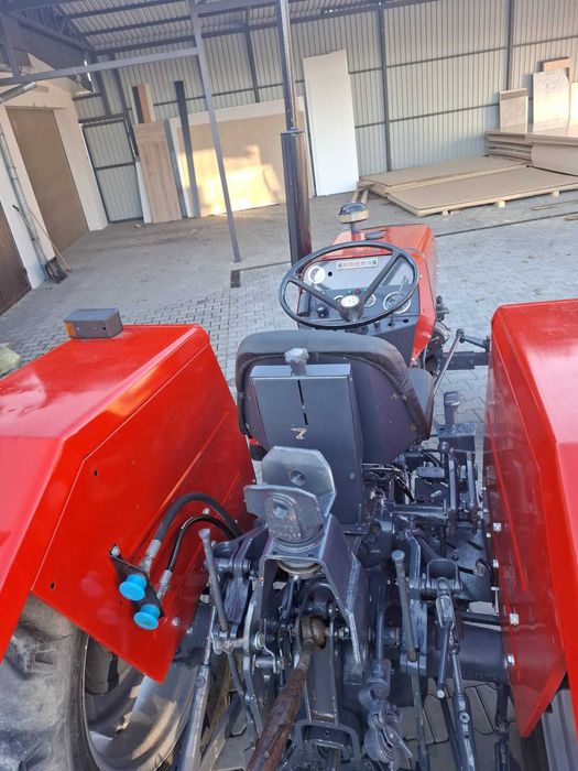 Traktor Massey Ferguson