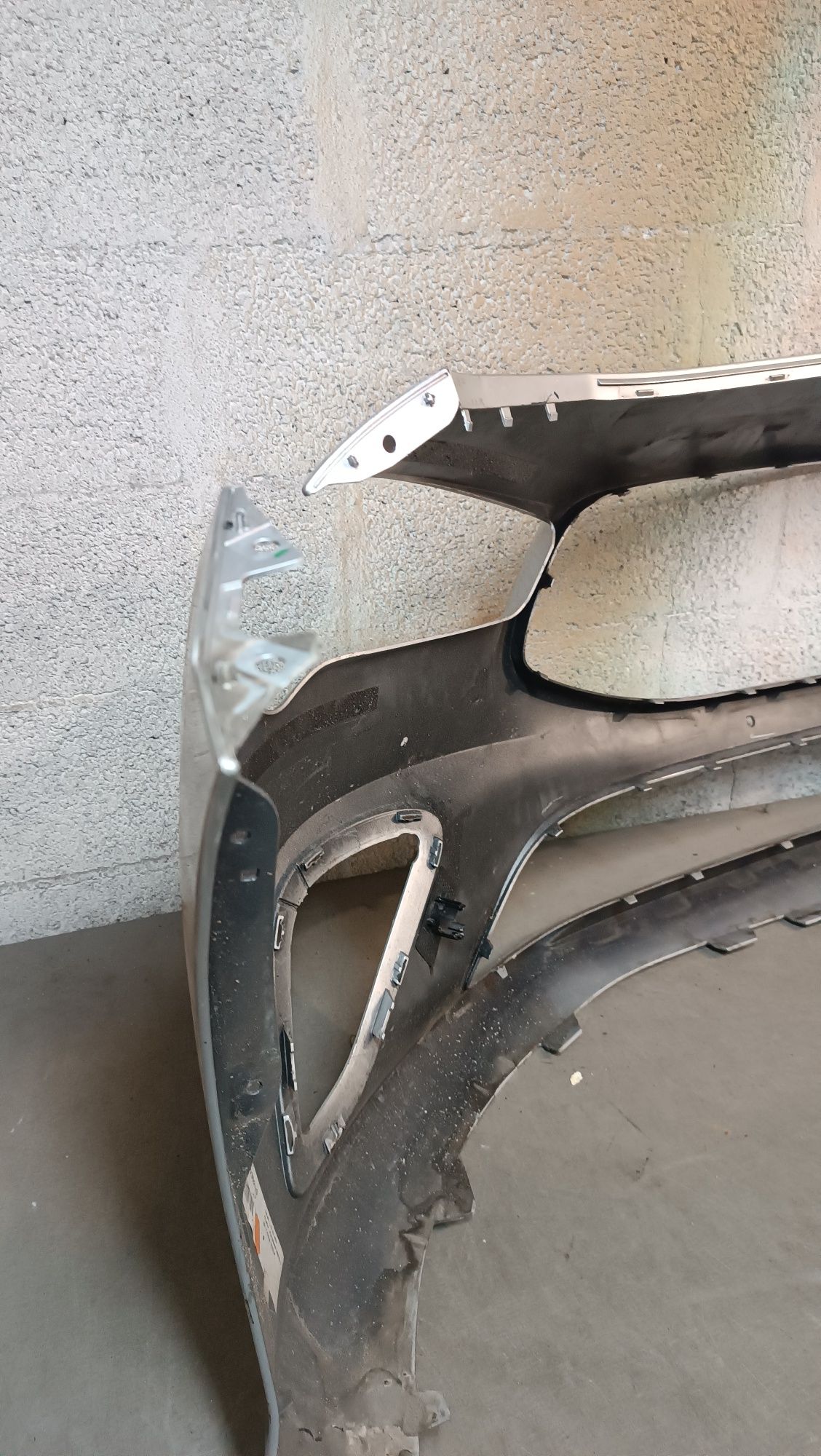 Vendo parachoque de frente Mercedes Benz CLA -class C118 ano 2018/23