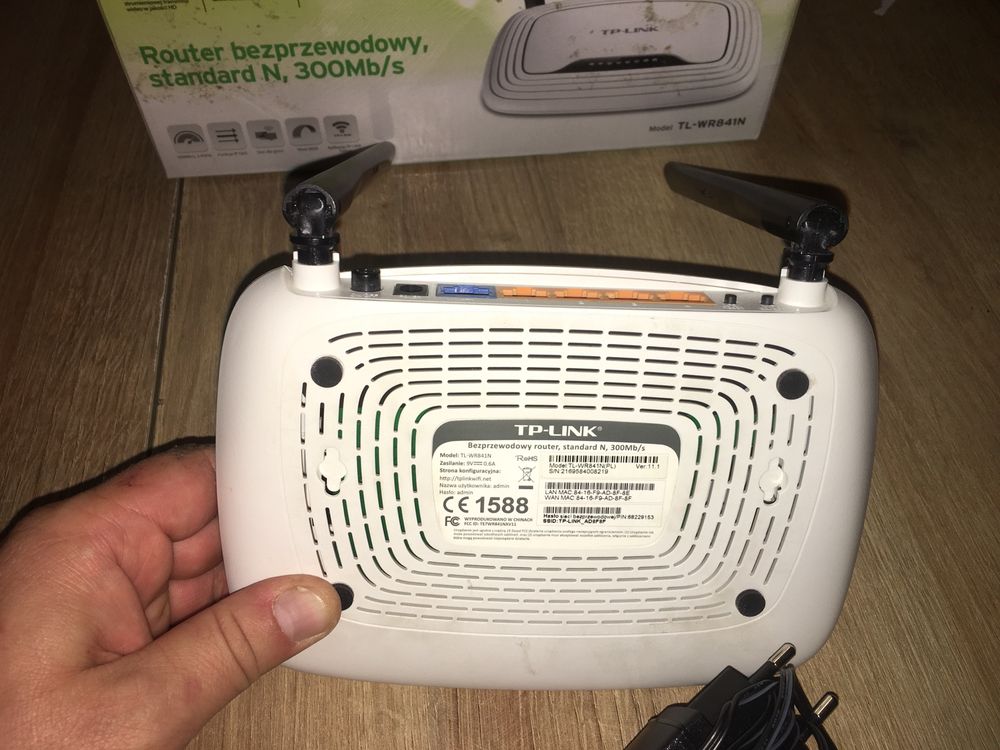TP-LINK model: TL-WR841N -duży zasieg. 5dBl