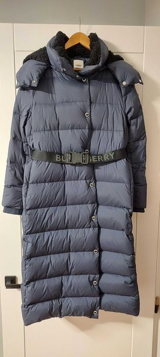 Зимовий довгий плащ Burberry.