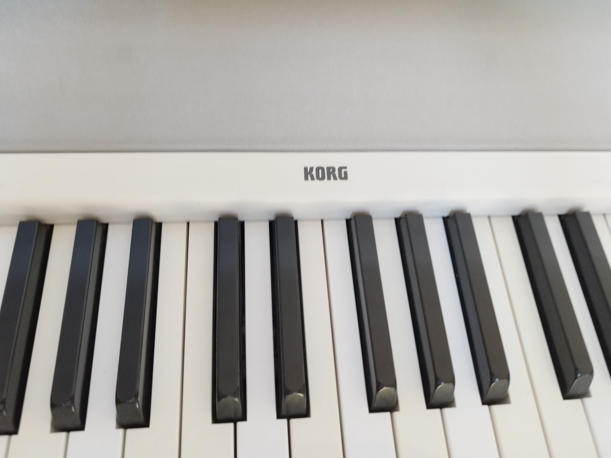 Sprzedam pianino Korg białe